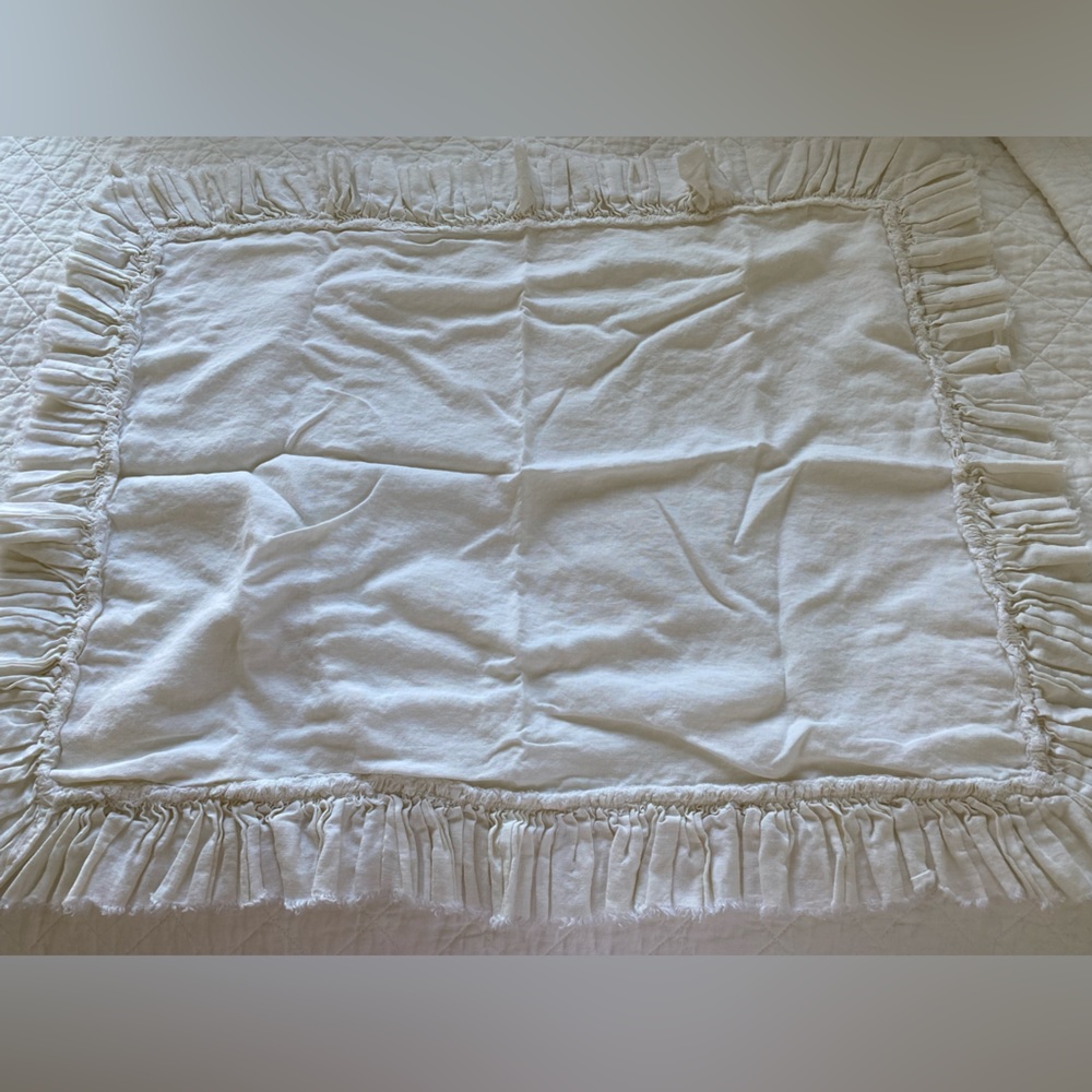 Pair of Matteo Tat Linen Queen Sham